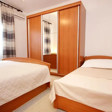 Pag 9388a Apartament Pag Town