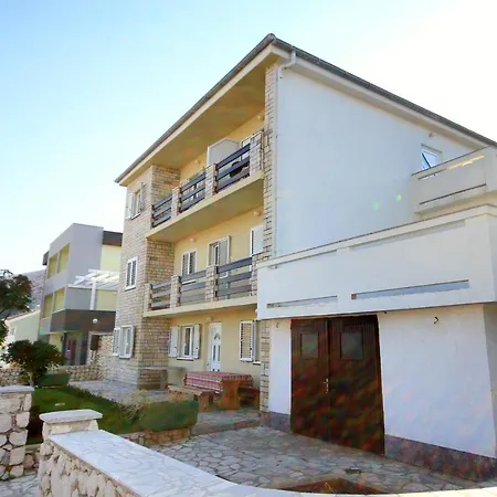 Pag 9388a Apartman Pag Town