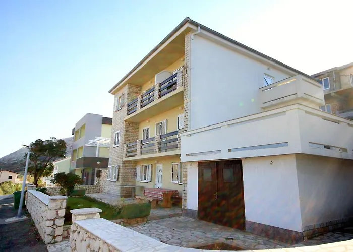 Pag 9388a Apartman Pag Town