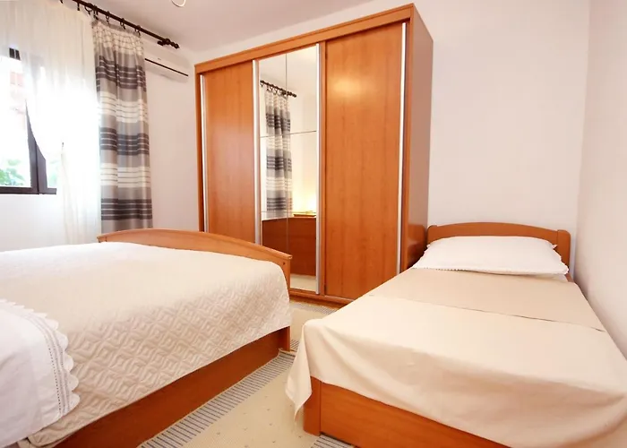 Pag 9388a Apartman Pag Town